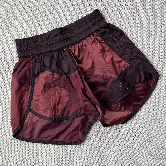 Lululemon Patch Game Short - Picture 4 of 9